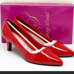 Easy Streets pointe pumps.